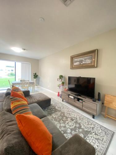 Modern Tropical Family Retreat near Legoland, Disney, Universal and Bok Towers photo 10