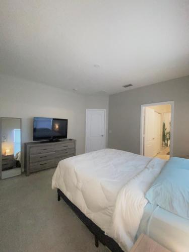 Modern Tropical Family Retreat near Legoland, Disney, Universal and Bok Towers photo 18