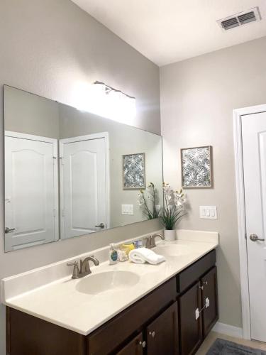 Modern Tropical Family Retreat near Legoland, Disney, Universal and Bok Towers photo 15