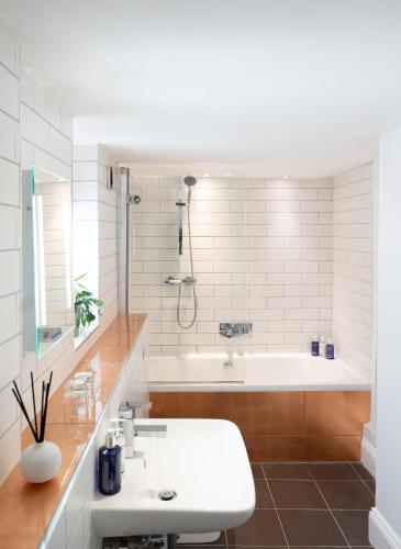 Suite 1, Berkeley Suites photo 21