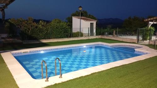 Bazén v ubytování villadolore nebo v jeho okolí