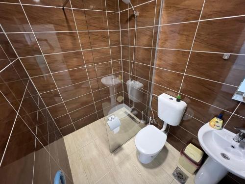 Ένα μπάνιο στο Paradiso Apartments City Center