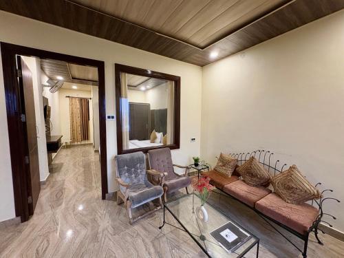 Χώρος καθιστικού στο Hotel Brownie - Best Selling Hotel In Dalhousie