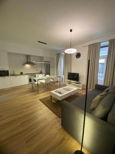 CH Six Rooms Relatores