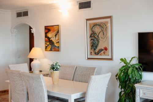 Beachfront apartment with panoramic sea views, private parking, swimming pools and mini golf