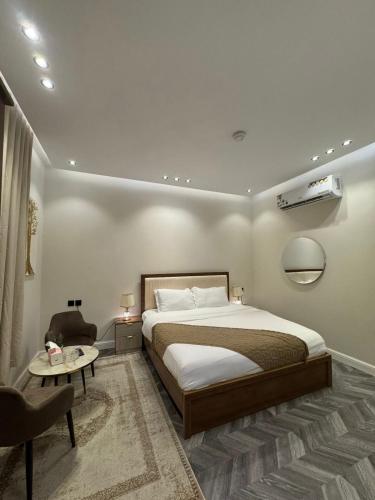 Postel nebo postele na pokoji v ubytování شقة استديو دخول ذاتي حي الوزارات