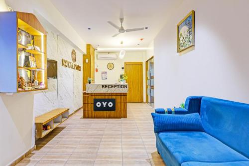 Un lugar para sentarse en Collection O Pethapur Gandhinagar Formerly Hotel Royal Park