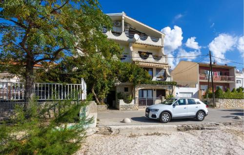 Two-Bedroom Apartment Kastel Kambelovac With Sea View 02