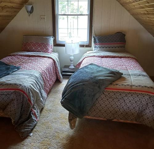 Ένα ή περισσότερα κρεβάτια σε δωμάτιο στο Cedar Shores Retreat