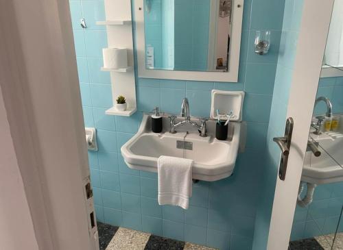 Your Piraeus Escape Cozy One-Bedroom Apartment