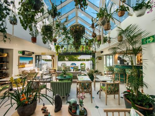 En restaurant eller et andet spisested på Le Petit Manoir Boutique Hotel