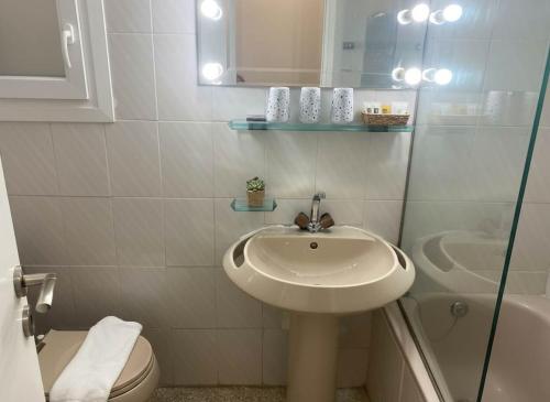 Athens Central Gem 2-Bedroom Retreat