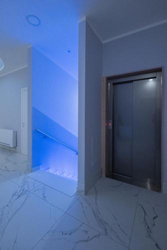 an empty room with a blue wall and a door at Hotel Prestige in Trevico