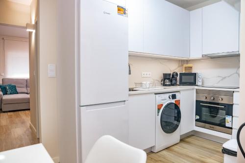 Køkken eller tekøkken på Black Sand Cozy Apartment