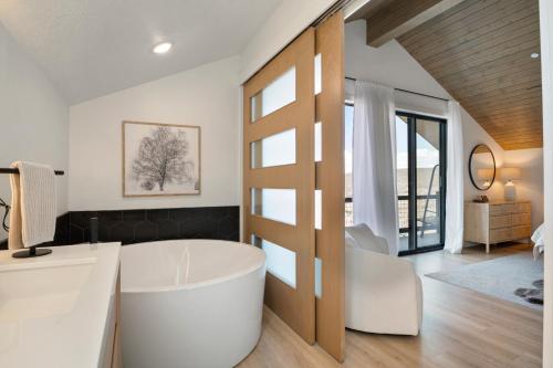 Un baño de 360deg views sleeps 18 hot tub pickleball