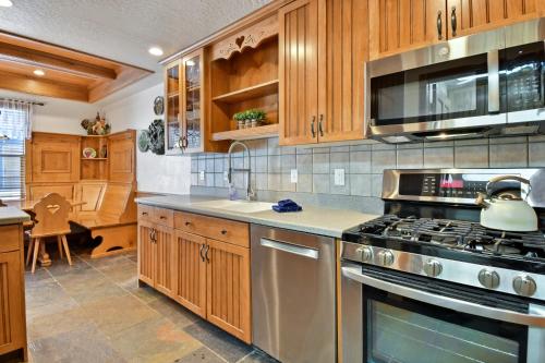 Fotografie z fotogalerie ubytování Alpine chalet sleeps 8 3br2.5ba train tickets v destinaci Mound City