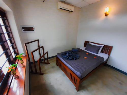 Postel nebo postele na pokoji v ubytování Moms House Dickwella