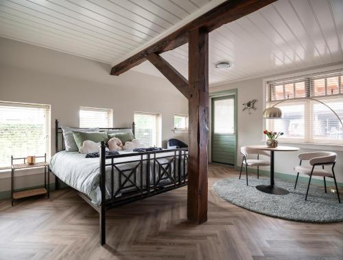 Ένα ή περισσότερα κρεβάτια σε δωμάτιο στο Bed and Breakfast de Hoge Enk