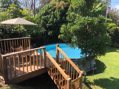 Taman di luar Casa de campo María Isabel