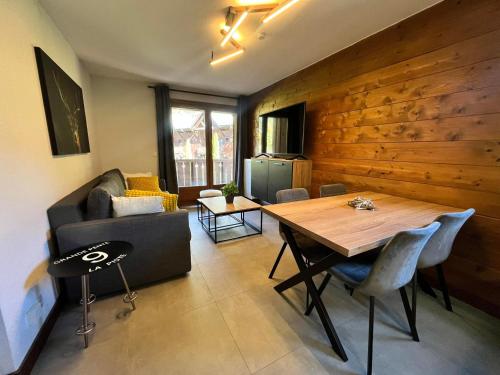 Appartement rénové avec piscine à Samoëns - FR-1-624-151