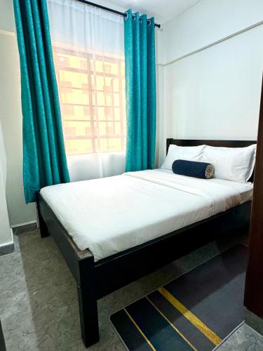 Postel nebo postele na pokoji v ubytování Queens Stay Apartment