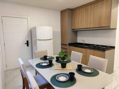 Küche/Küchenzeile in der Unterkunft Residêncial Campinas a 400 Metros da praia de Palmas