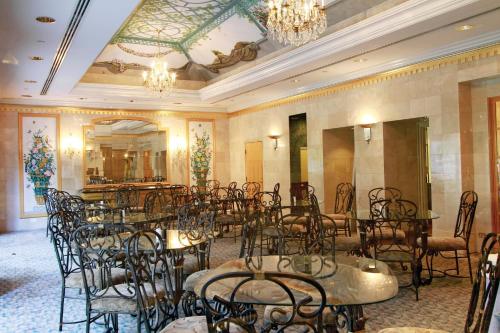 a dining room with tables and chairs and a chandelier at Wyndham Vacation Resorts Royal Garden at Waikiki in Honolulu