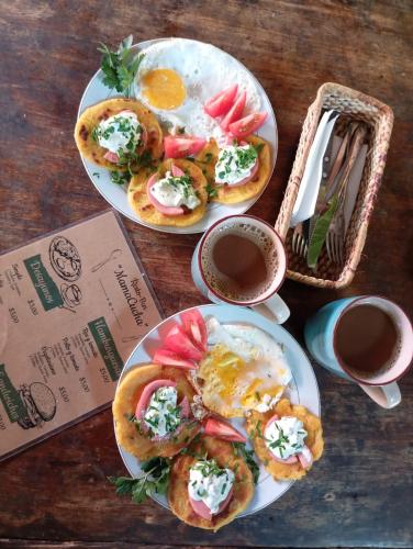 Jídlo v hostelu nebo okolí