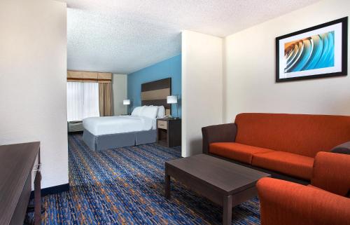 Ruang duduk di Holiday Inn Express Berea by IHG
