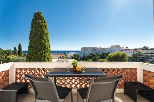 Nice Renting - CAMBRAI - Luxurious Sea View Terrasse - King Bed - Parking - AC - fully equipped