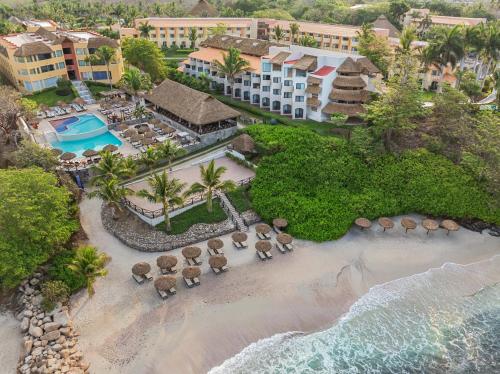 una vista aerea del resort e della spiaggia di Family Selection at Grand Palladium Vallarta Resort & Spa - All Inclusive a Punta Mita