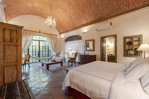 Кровать или кровати в номере Villa Ganz Boutique Hotel