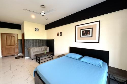 Voodi või voodid majutusasutuse Luxury Studio Apartment in B-17, MULTI GARDEN toas