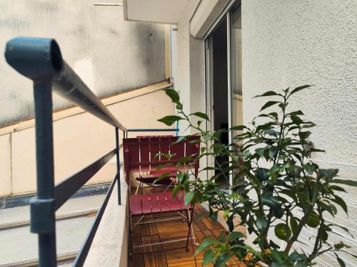 Central & Quiet, 10 min to Palais & Train Station