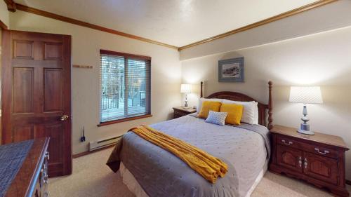 Voodi või voodid majutusasutuse Royal Vista III Pool-Spa Ski-in out Gym, Sauna, Laundry, BBQ toas