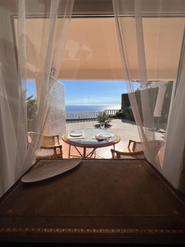 Private Oceanfront Cottage with 180 degree Sea View, 100 m Terrace
