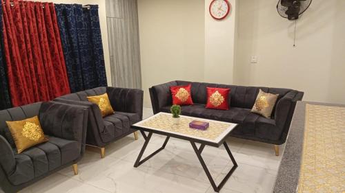 Χώρος καθιστικού στο Luxury Stay at 2 Bedroom Apartment in Citi Housing Jhelum