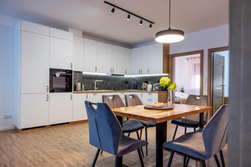 Ada Lake & Family Suite