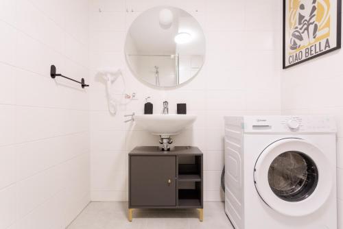 Et badeværelse på Luxury Modern Apartment with Balcony