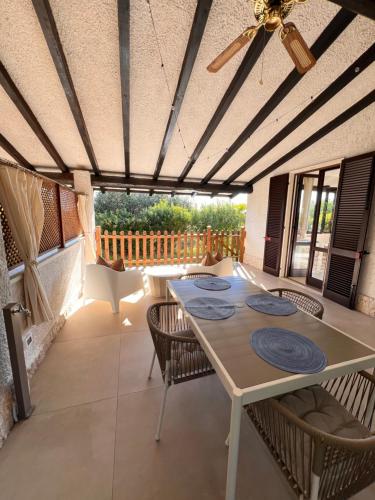 a patio with a table and chairs and a ceiling fan at Casa Jeyel in Lazise