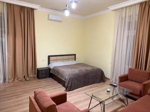 Llit o llits en una habitació de Sunny apartment