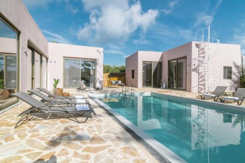 Nopi Exclusive Villa, A Sunlit Retreat by MindYourVilla