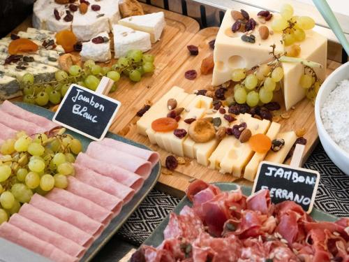 Jídlo v hotelu nebo okolí