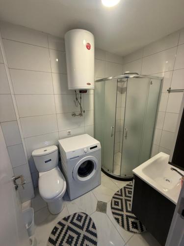 a bathroom with a toilet and a shower and a sink at Banes me qira in Kosovo Polje