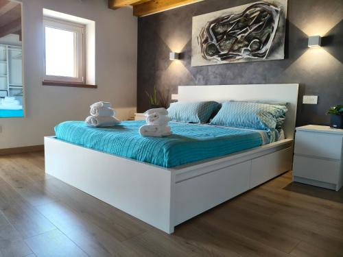 a bedroom with a bed with two teddy bears on it at Cech Coast House in the Woods in Civo