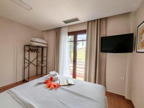 Cyclopean View Suites