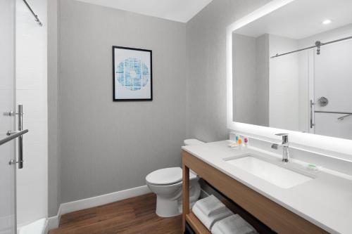 Phòng tắm tại Hyatt Place Bozeman Yellowstone Airport
