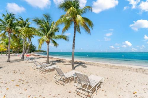 Photo de la galerie de l'établissement Gardens of the Kai 6 by Grand Cayman Villas, à Driftwood Village