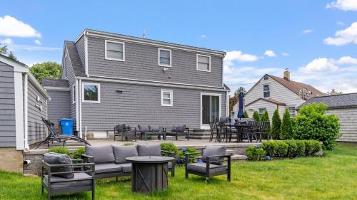 Fotografie z fotogalerie ubytování Newport Beach House with Huge Yard v destinaci Middletown