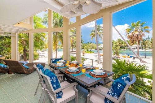 a dining room with a table and chairs and the ocean at Kai Kotch IH 17 in Driftwood Village